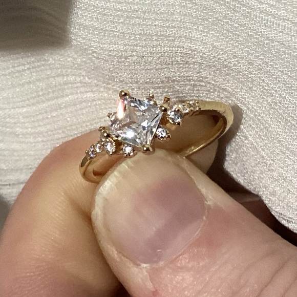 🌸Elegant Vintage or Antique Style Princess Cut Petite Cz Diamond band - Picture 15 of 16